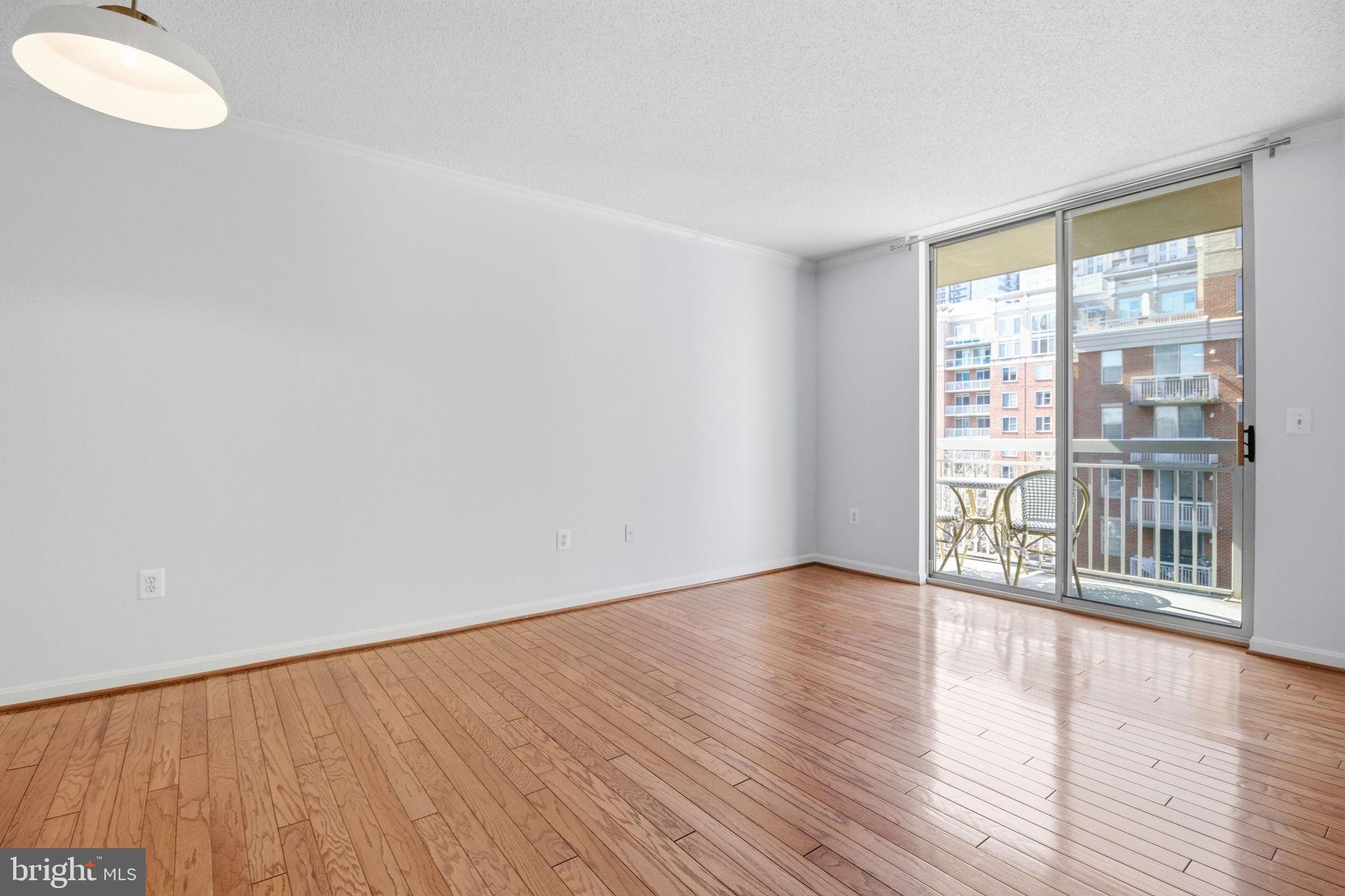 LEXINGTON SQUARE - Residential