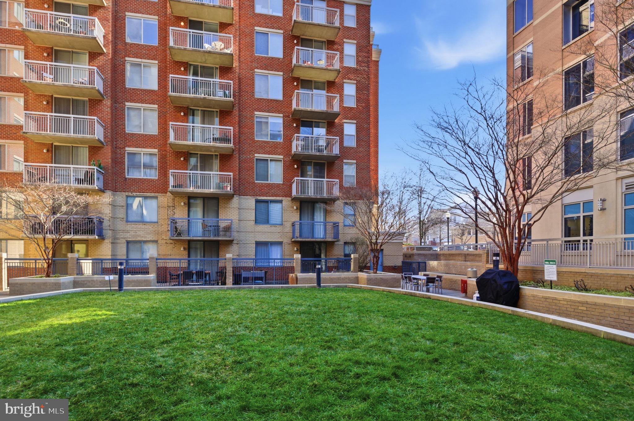 LEXINGTON SQUARE - Residential