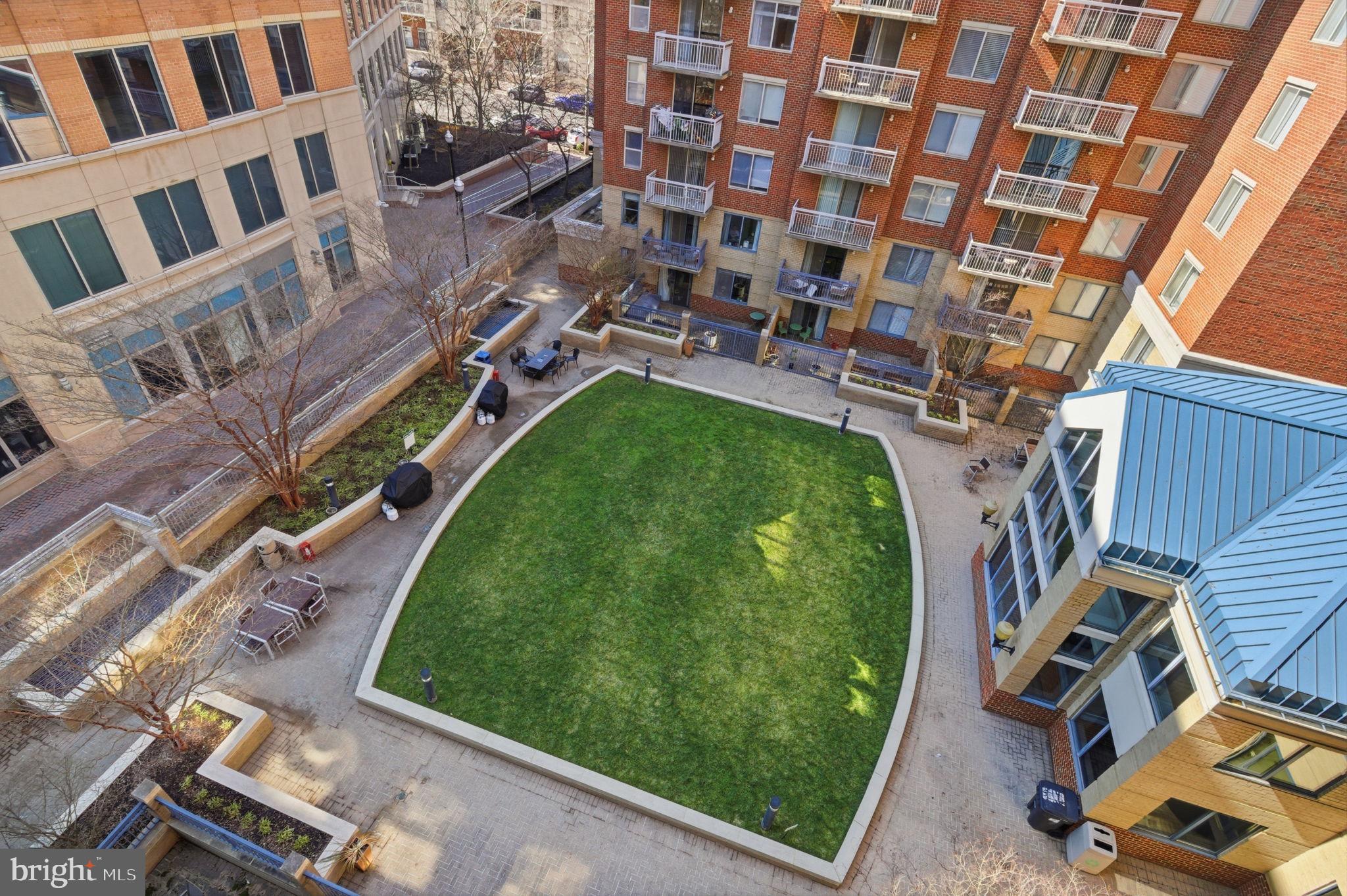 LEXINGTON SQUARE - Residential