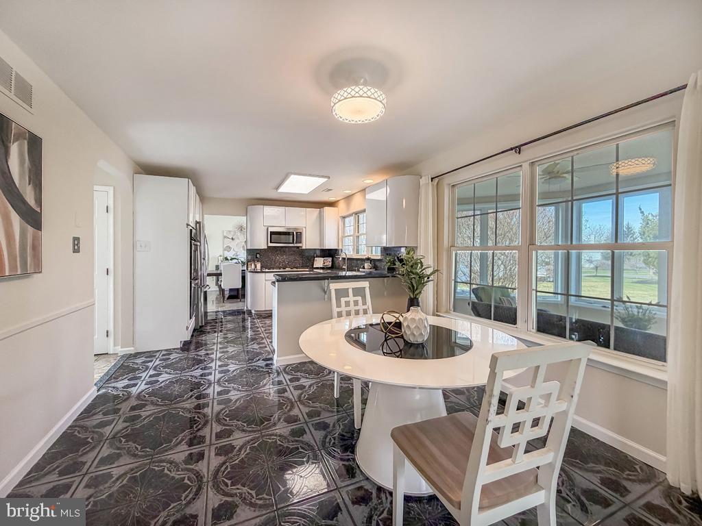 LAUREL OAKS - Residential