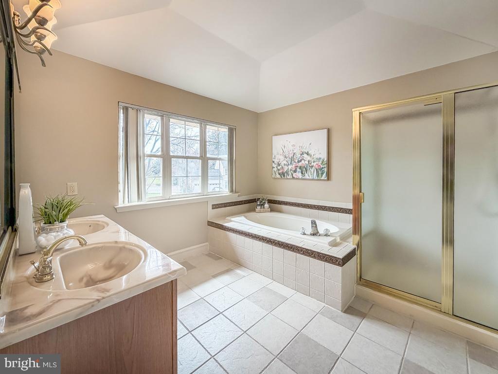 LAUREL OAKS - Residential