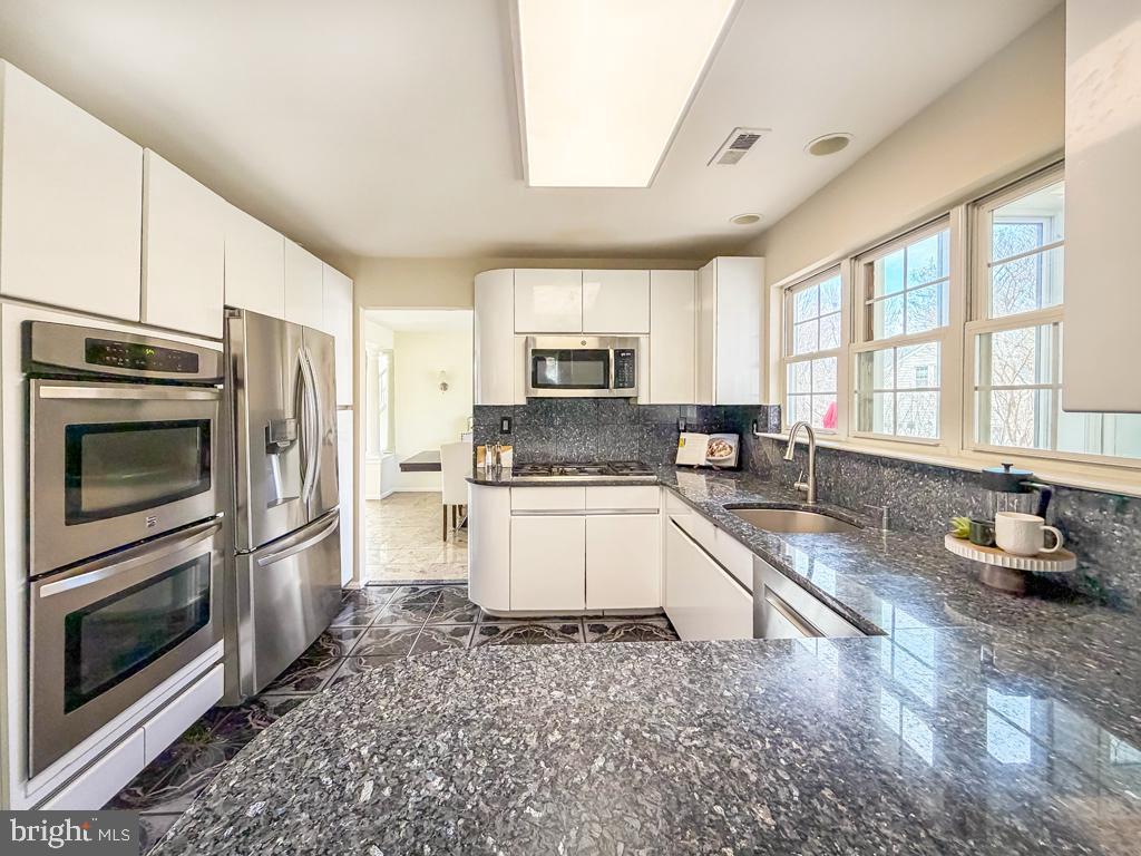 LAUREL OAKS - Residential