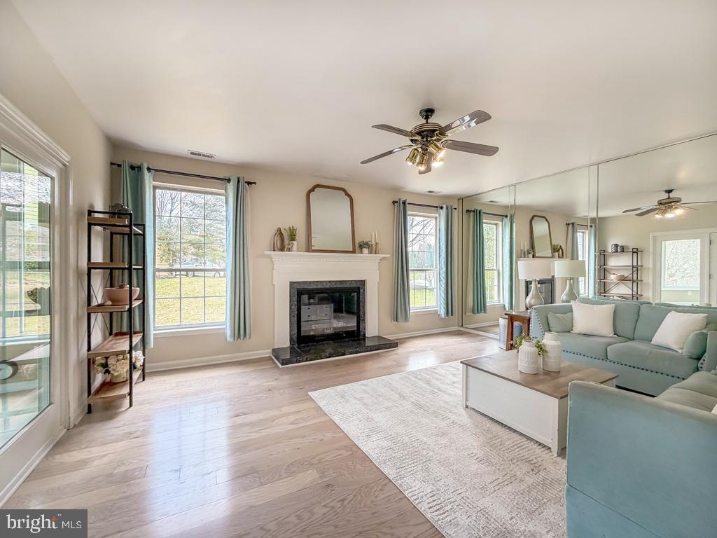 LAUREL OAKS - Residential