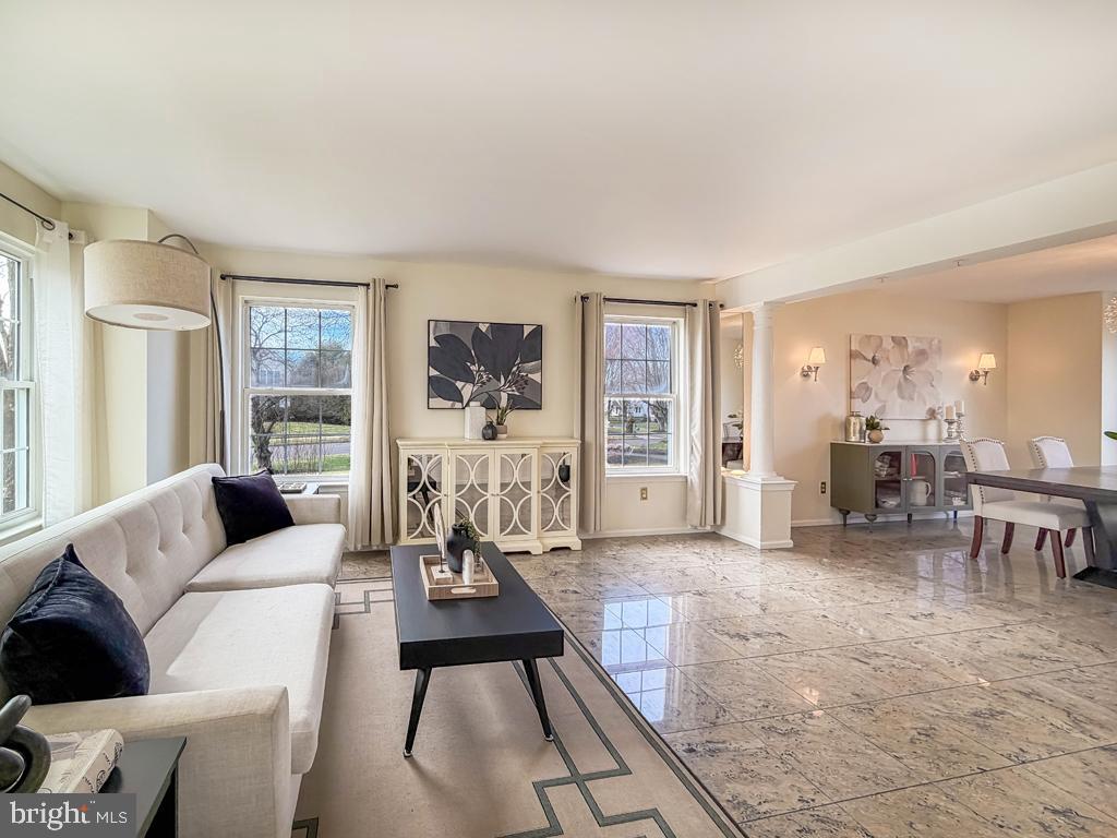 LAUREL OAKS - Residential