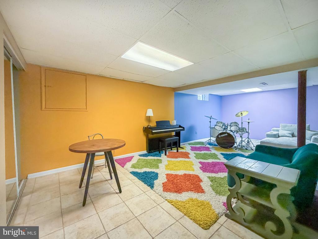 LAUREL OAKS - Residential