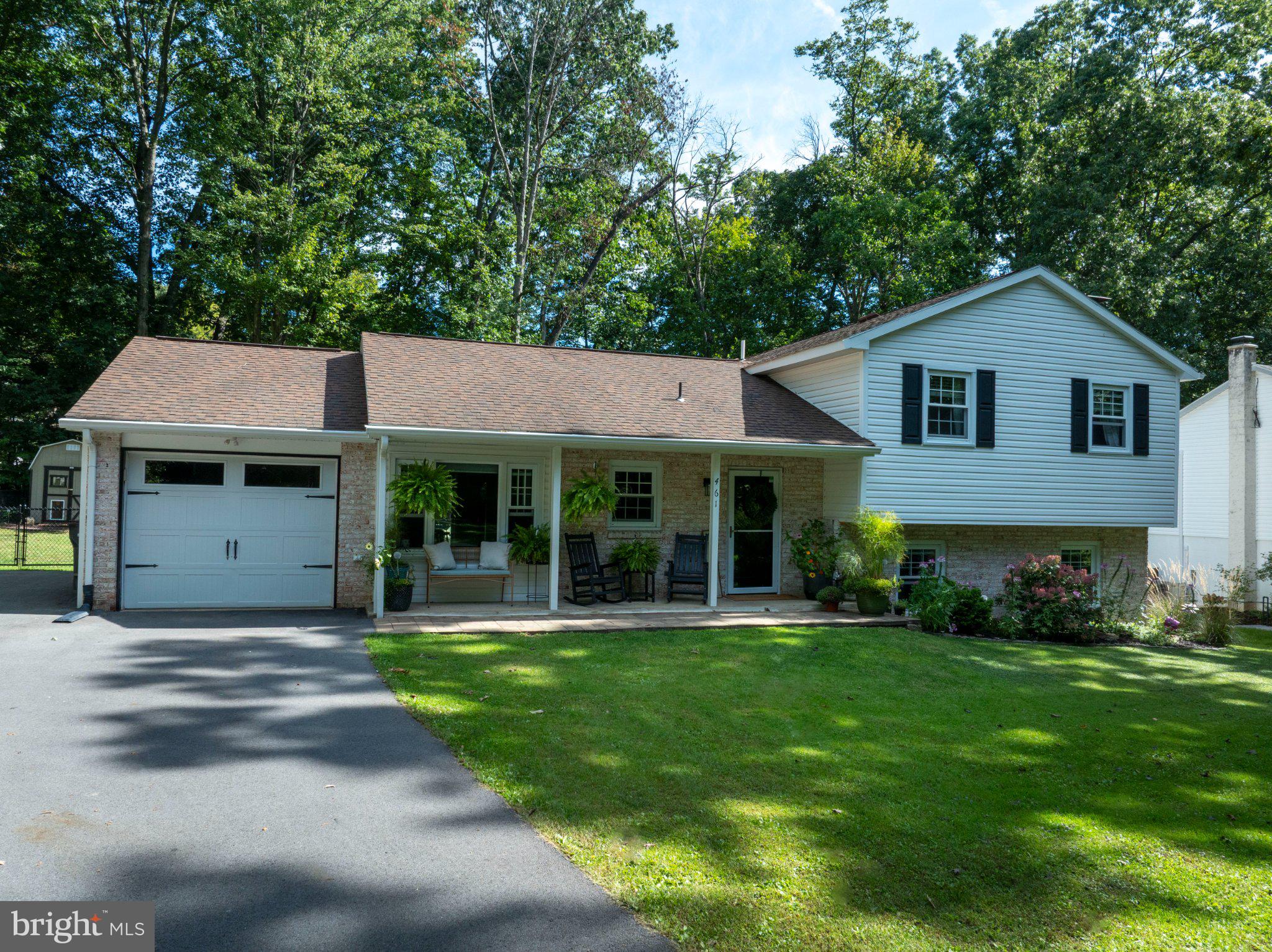 461 CANTERBURY DRIVE
