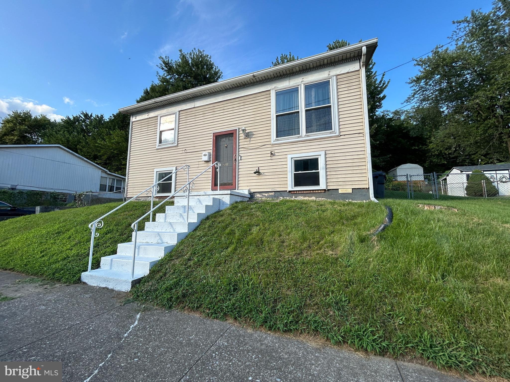 707 S 2ND STREET