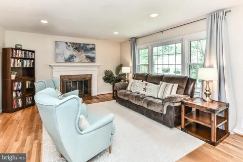 7807 Suffolk Court, Alexandria, VA MLS: VAFX2277952