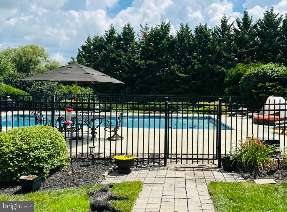 LAUREL HEIGHTS - Residential