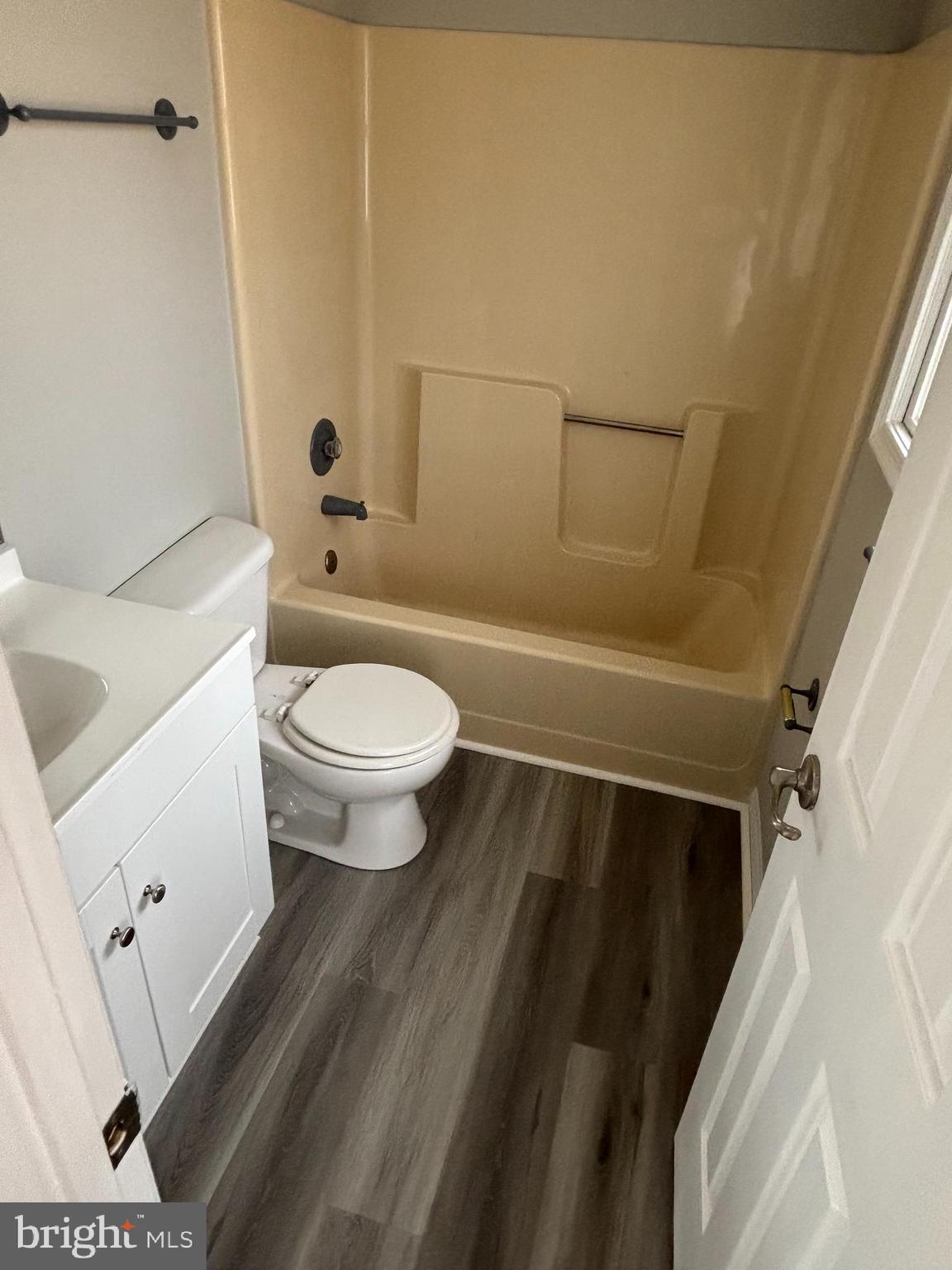 LAKE OF THE WOODS - Residential Lease