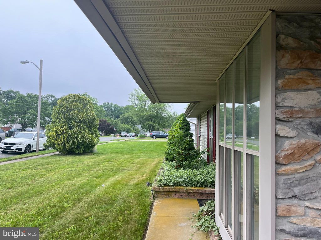Photo of 604 Cobblestone Drive, WILLIAMSTOWN, NJ 08094 (MLS # NJGL2059714)