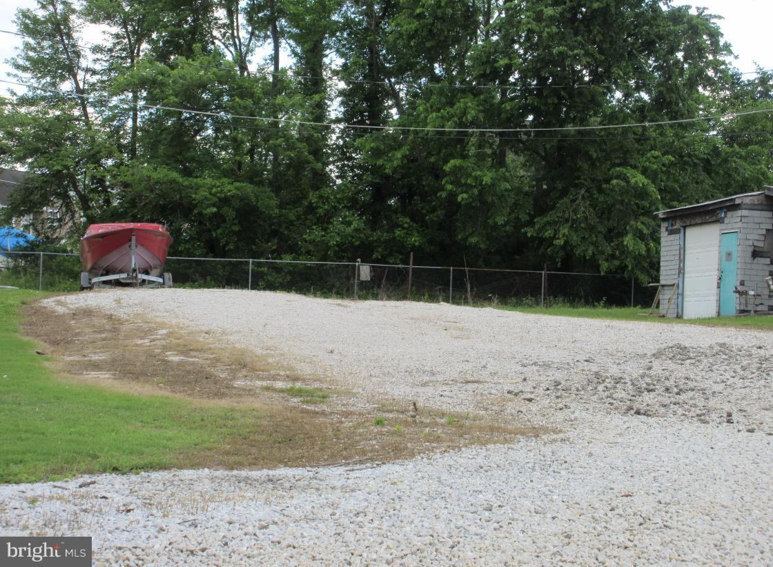 MERRITT SHORES - Land