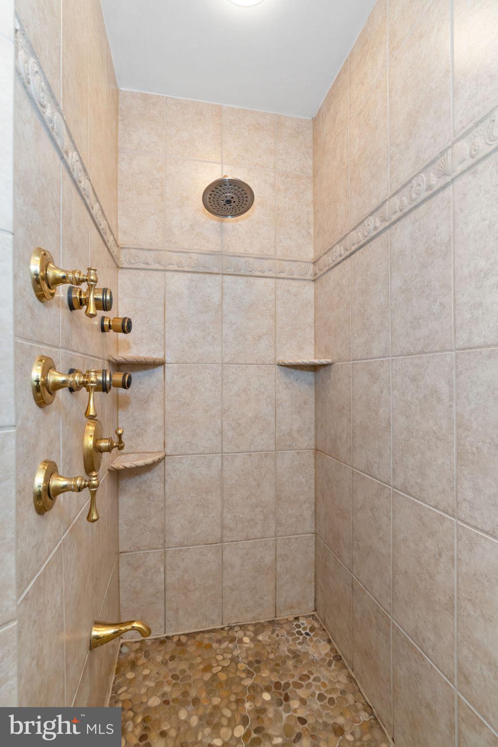 CARLTON NORTH GATE - Residential