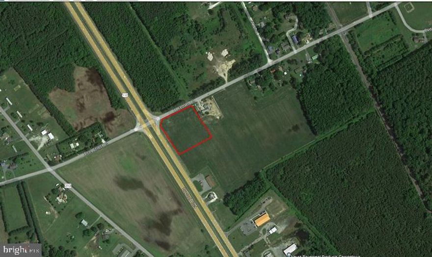 Fronting northbound RT 113 Dupont Blvd and Redden Rd with approximately 3.0 +/- Acres. Average daily traffic counts, is 10,659 . proposed site plan offers a convenience store with gas pumps. One of the last Lights  North of  Georgetown to Ellendale. Catch all traffic traveling North and South to and from beaches.