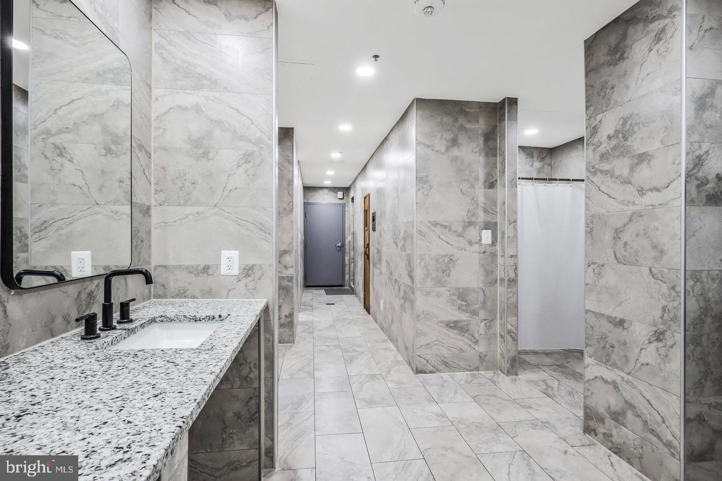 SKYLINE SQUARE CONDO - Residential Lease