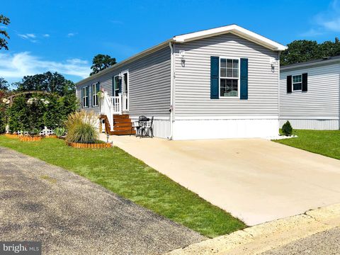 Photo of 19 Otter Place, WHITING, NJ 08759 (MLS # NJOC2036974)