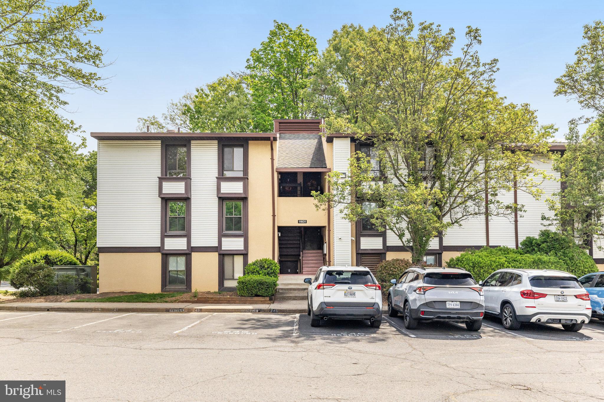 Presenting a warm and welcoming three-bedroom condo nestled in the vibrant district of Reston, VA. With a commodious floor area of 1,029 sq ft, this property stands out as a perfect blend of comfort, convenience, and charm.
This upscale residence features a spacious open layout making room for ease and creativity. It is blessed with large windows that ensure plenty of natural light, accentuating the beauty of the gleaming hardwood floors. Adding to the elegance is the recessed lighting that provides a warm ambiance throughout the home. The unit comes fitted with an in-house washer and dryer, telltale signs of thought out convenience.
Boasting a pet-friendly policy, the property enjoys a strategic location with easy access to local amenities. A brief stroll will take you to the neighborhood's department store, and select educational institutions, such as King Abdullah Academy and Pinnacle Academy, are just minutes away. The Reston Hospital Center, too, is a quick 10-minute drive from the residence.
The condo renders a host of utilities and amenities for a hassle-free lifestyle. Expect amenities such as a dedicated parking spot and central heating/cooling for your comfort. Additionally, the rent includes crucial services like gas, electricity, heat, water, trash service, and even yard maintenance.
Experience living that's a class apart in Reston, VA. We invite you to schedule a private tour today to truly appreciate what this home has to offer. Don't let this opportunity pass – step into the home of your dreams today! Apply via rentspree for all tenants over 18 years of age. Minimum credit score of 620 and income verified at $7200 per month or greater. Pets accepted with $500 additional deposit and $50/month pet rent. Tenant responsible for minor repairs to include $50 handyman fee for all service calls.