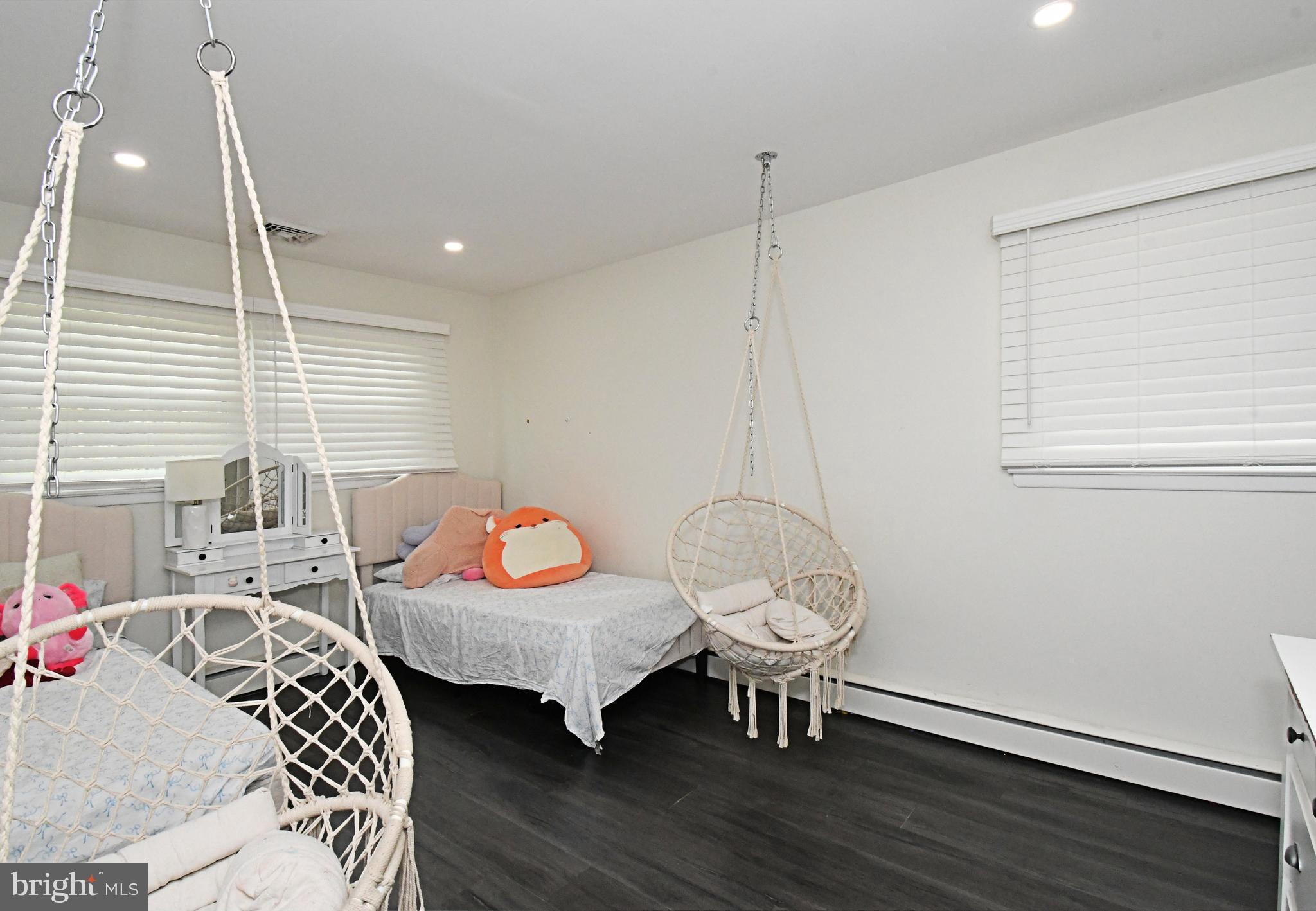 HUNTINGDON MEADOWS - Residential