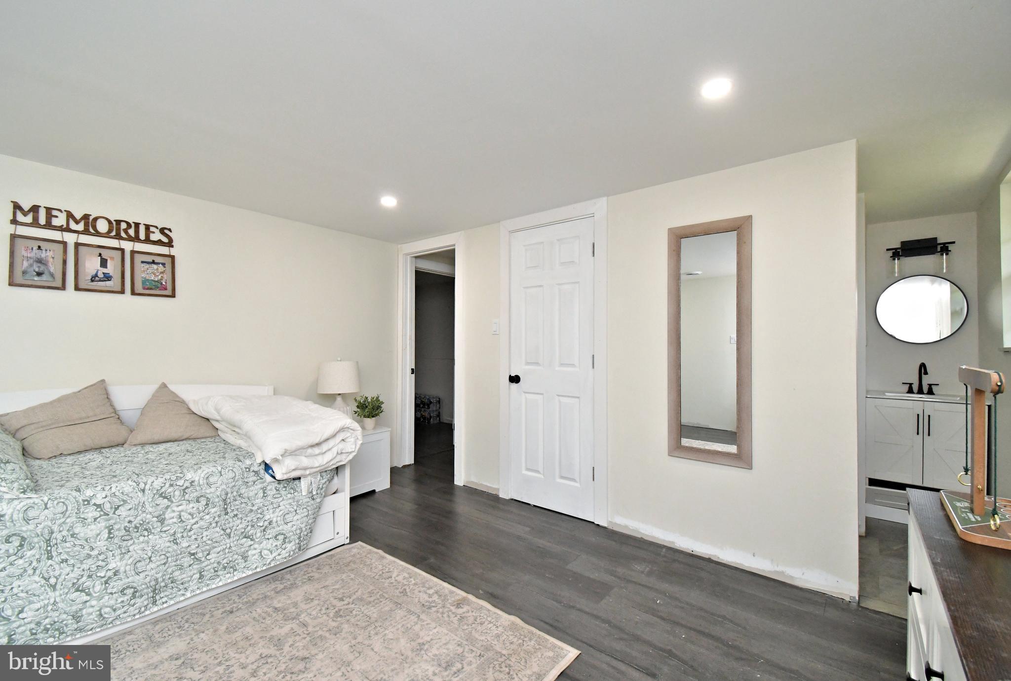 HUNTINGDON MEADOWS - Residential