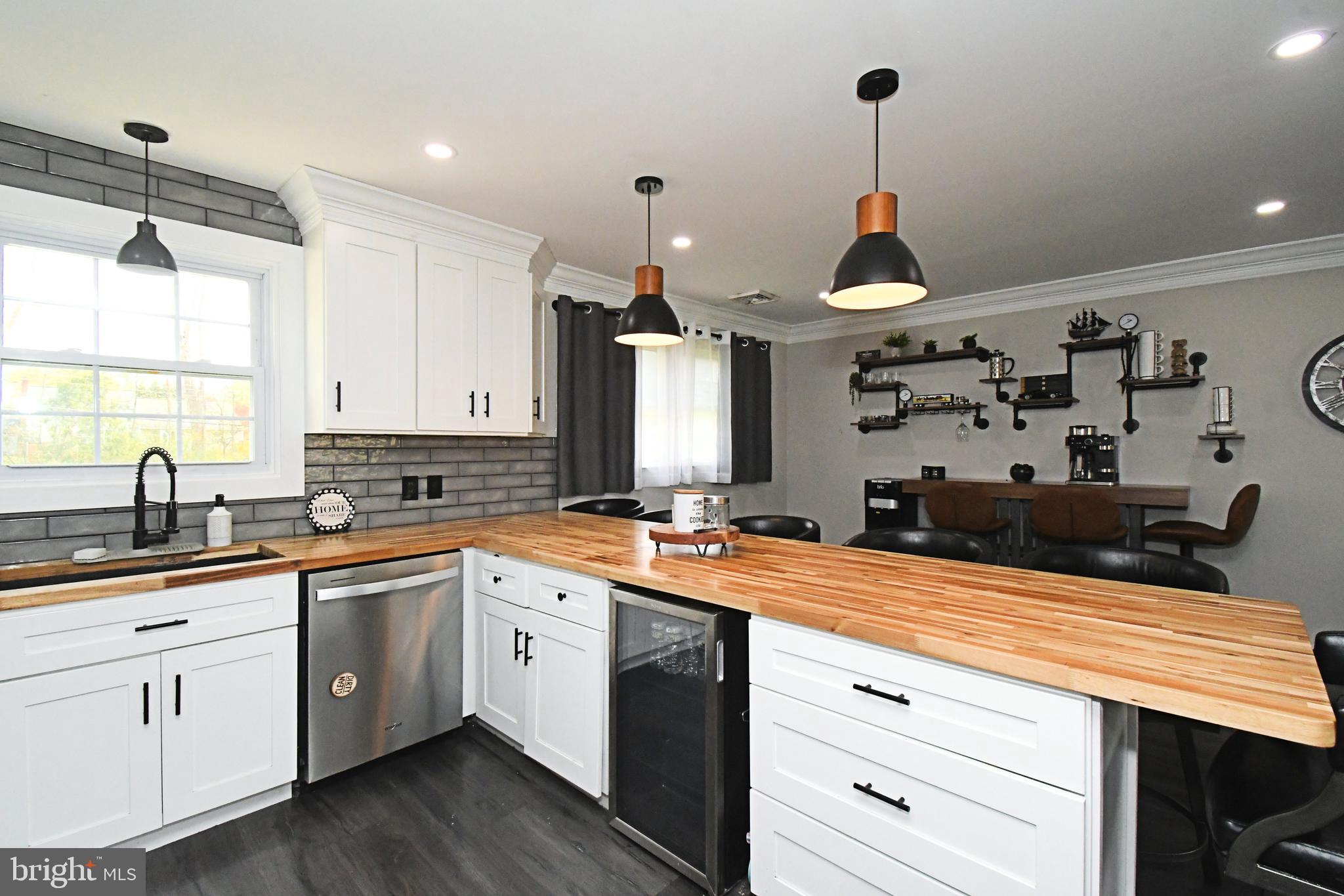 HUNTINGDON MEADOWS - Residential