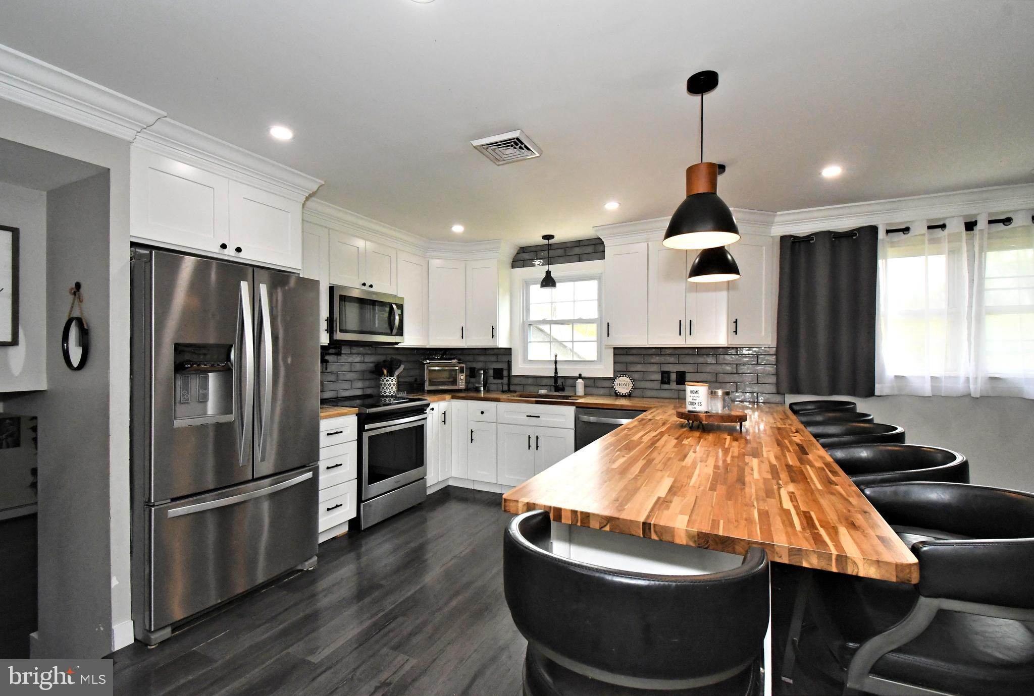 HUNTINGDON MEADOWS - Residential