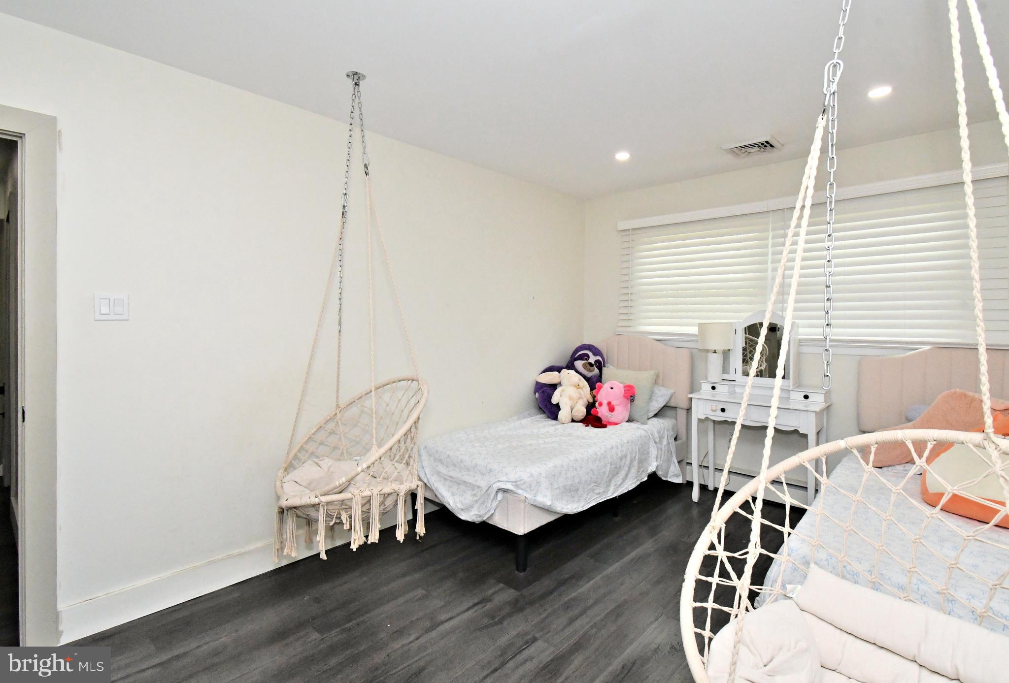 HUNTINGDON MEADOWS - Residential