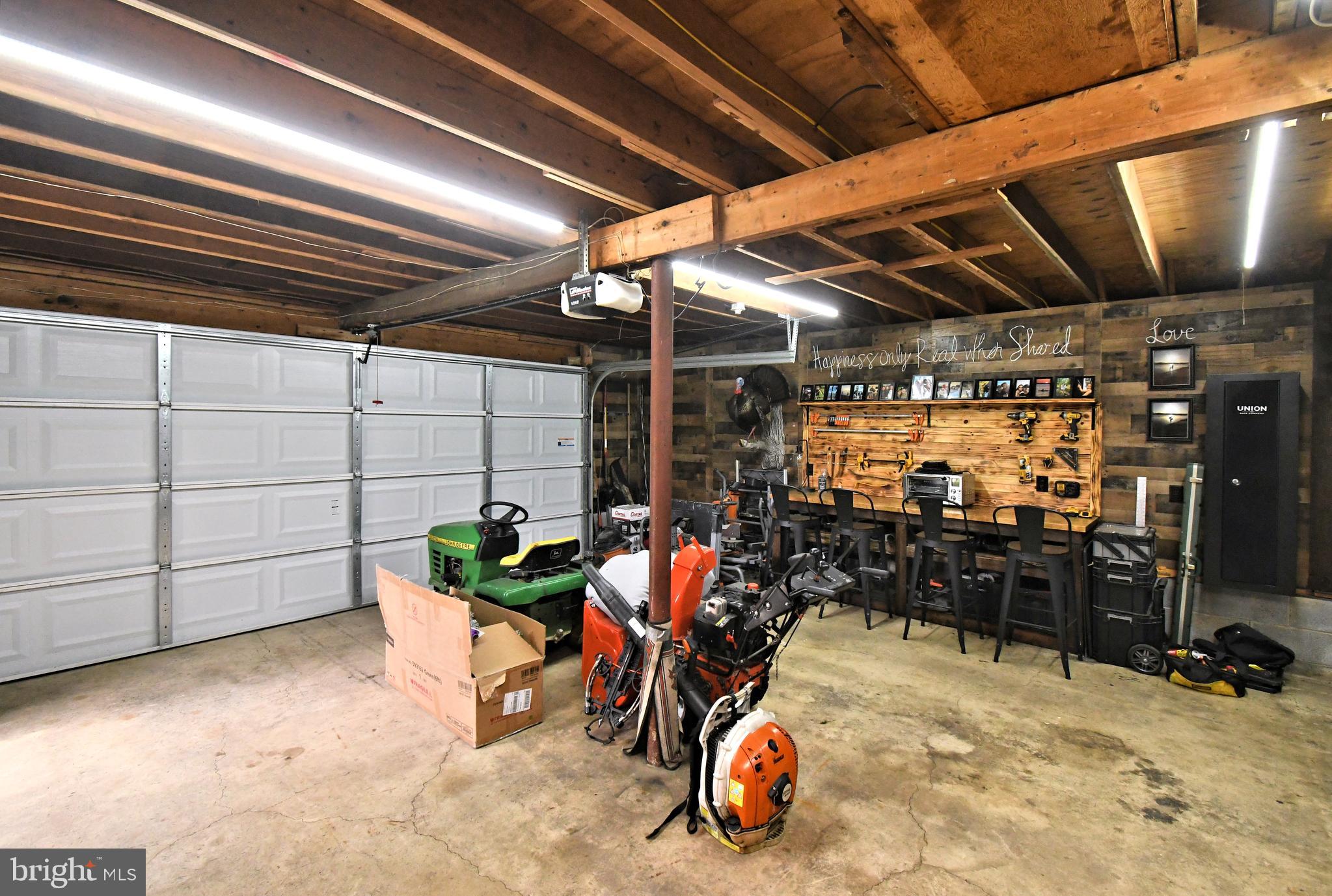 HUNTINGDON MEADOWS - Residential