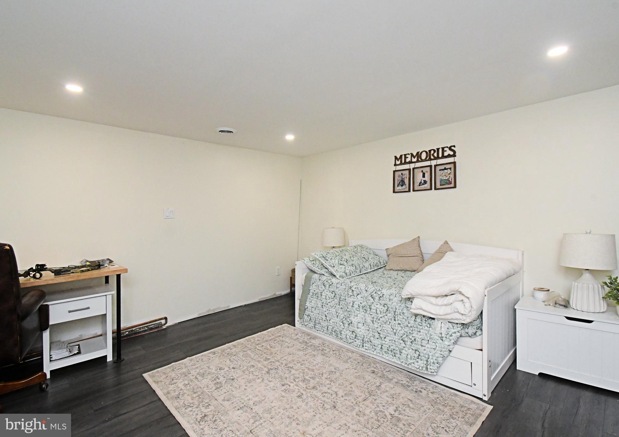 HUNTINGDON MEADOWS - Residential