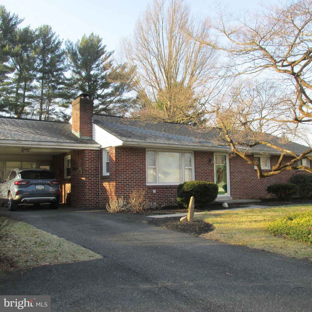Photo of 2418 Chestnut View Drive, Lancaster, PA 17603 (MLS # PALA2047160)