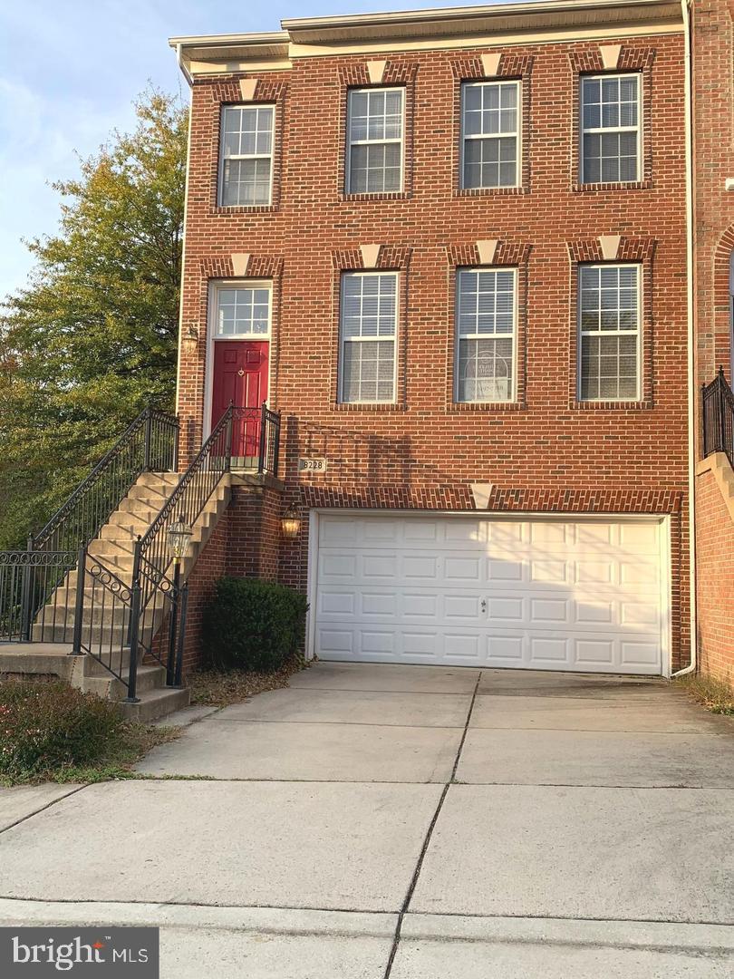 GUNSTON COMMONS - Residential Lease