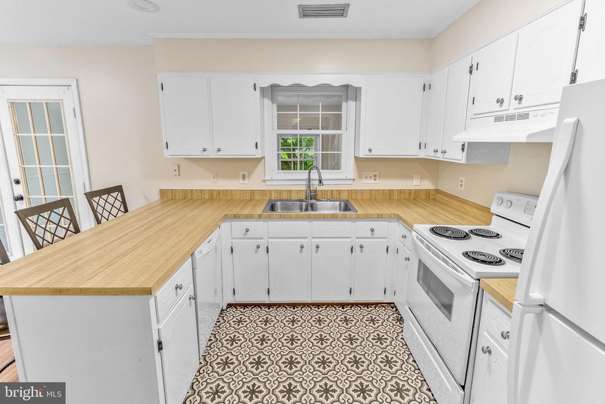 Motivated Seller – Move-In Ready!

Welcome to 23 Berkeley Ct, located in the desirable Tuscawilla Hills community. This charming brick-front duplex is now vacant and ready for new owners!

Enjoy a bright, functional layout featuring spacious bedrooms, a dedicated laundry room, and a cozy sunroom that opens to a private deck and fully fenced backyard—perfect for pets, play, or peaceful evenings.

Just a short walk or drive to Locust Hill Golf Course, where you'll find scenic greens, a clubhouse, and year-round events. Nestled in a quiet, established neighborhood close to schools, shopping, and commuter routes.

Whether you're a first-time buyer or savvy investor, this is a fantastic opportunity—don’t miss out!

Located in a peaceful, well-established neighborhood close to schools, shops, and commuter routes. Whether you’re a first-time buyer or investor, this is an opportunity you don’t want to miss!