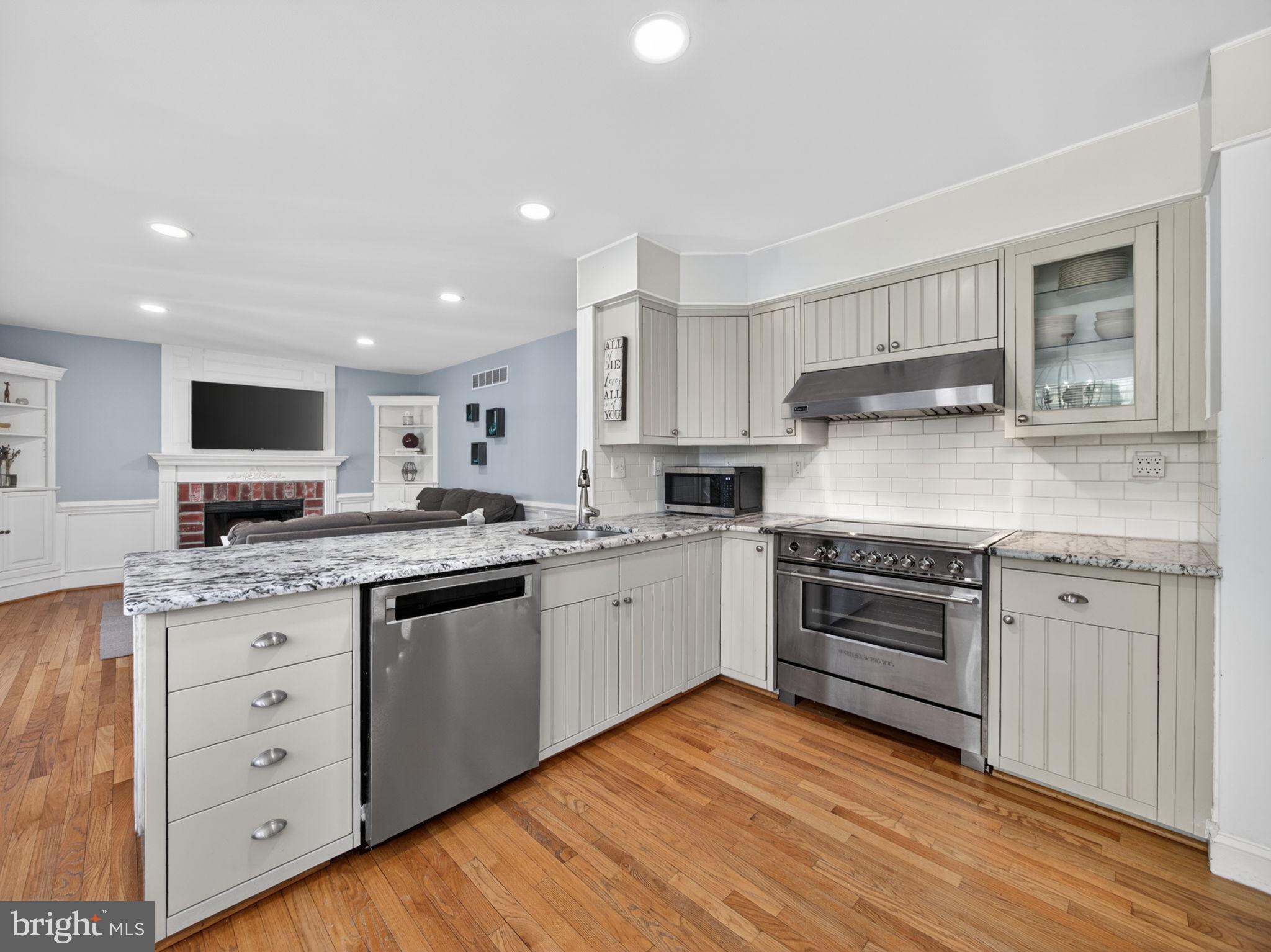 BUCKINGHAM SQ - Residential