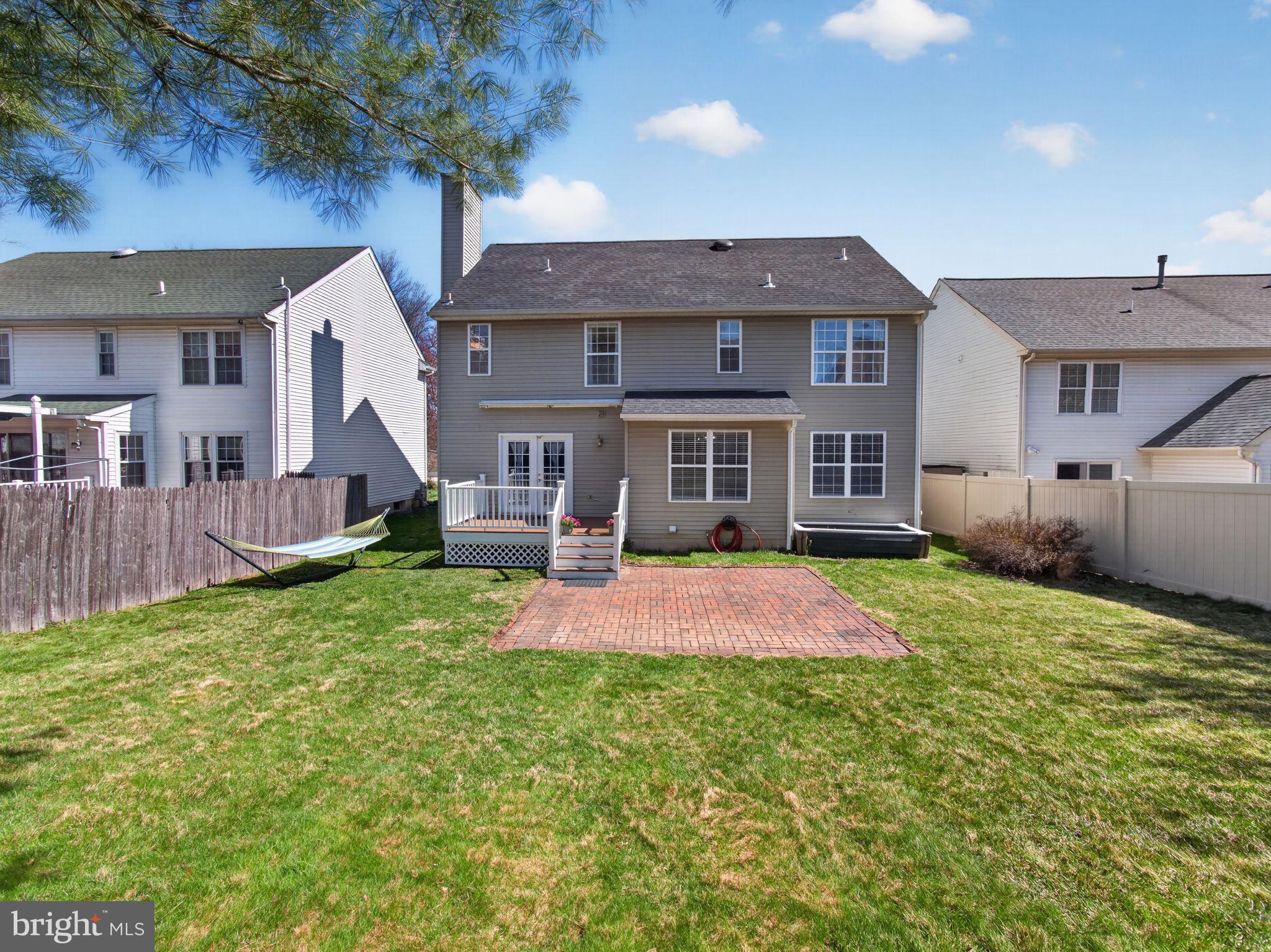 BUCKINGHAM SQ - Residential