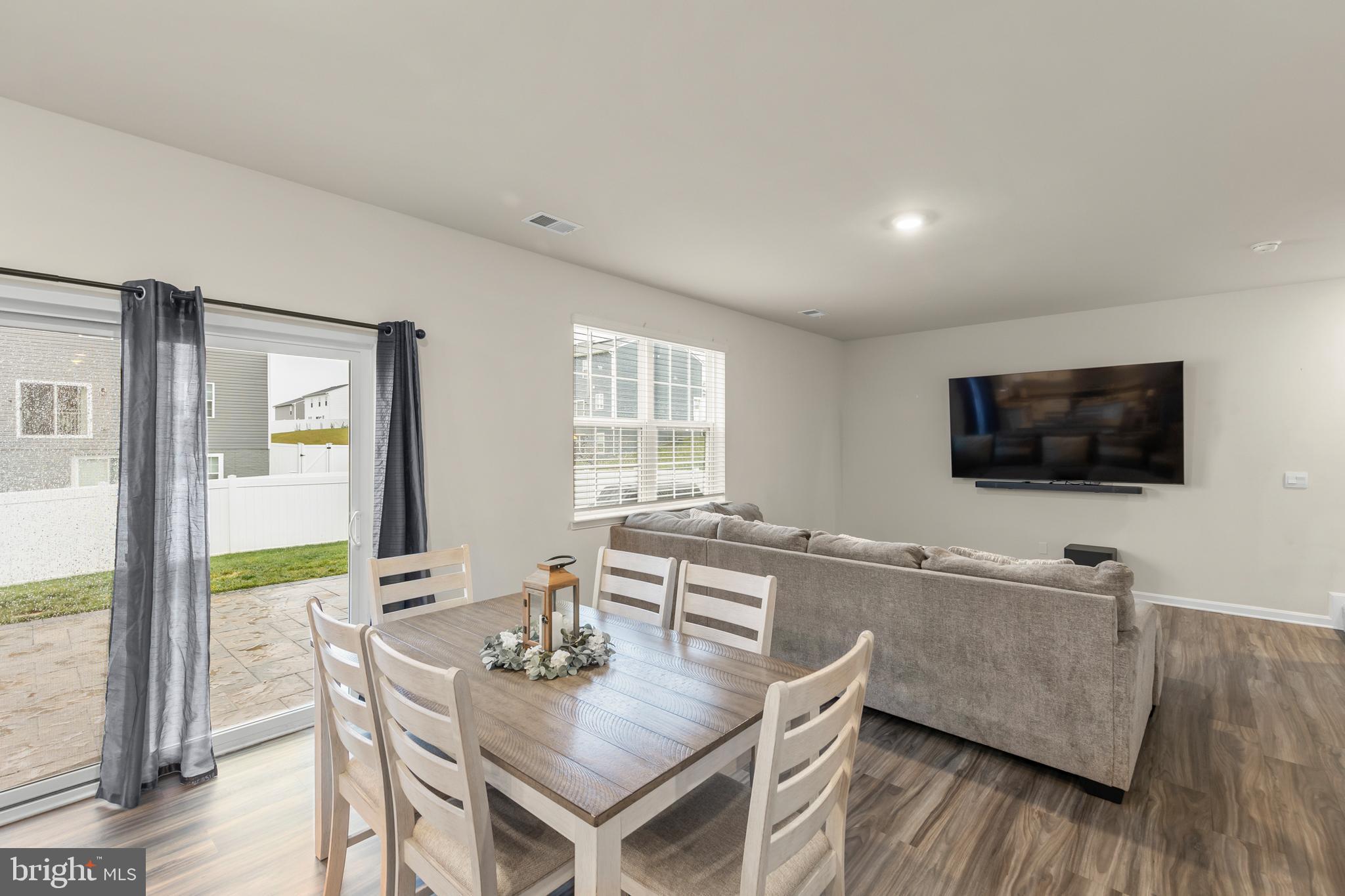 MAGNOLIA SPRINGS - Residential Lease