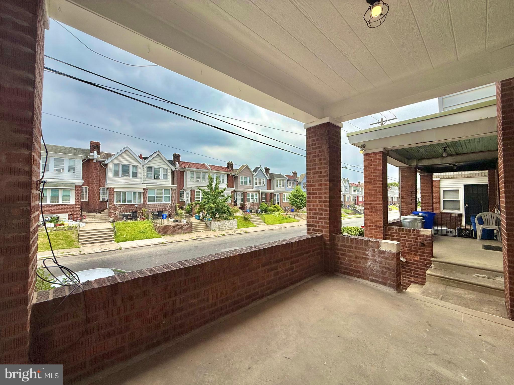207 W NEDRO AVENUE