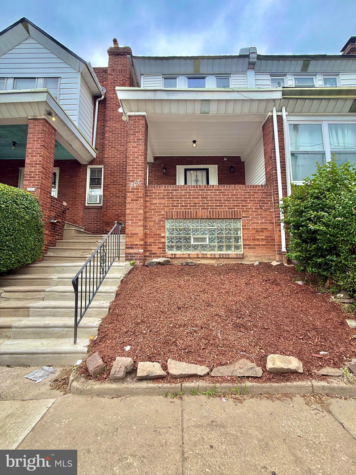 207 W NEDRO AVENUE