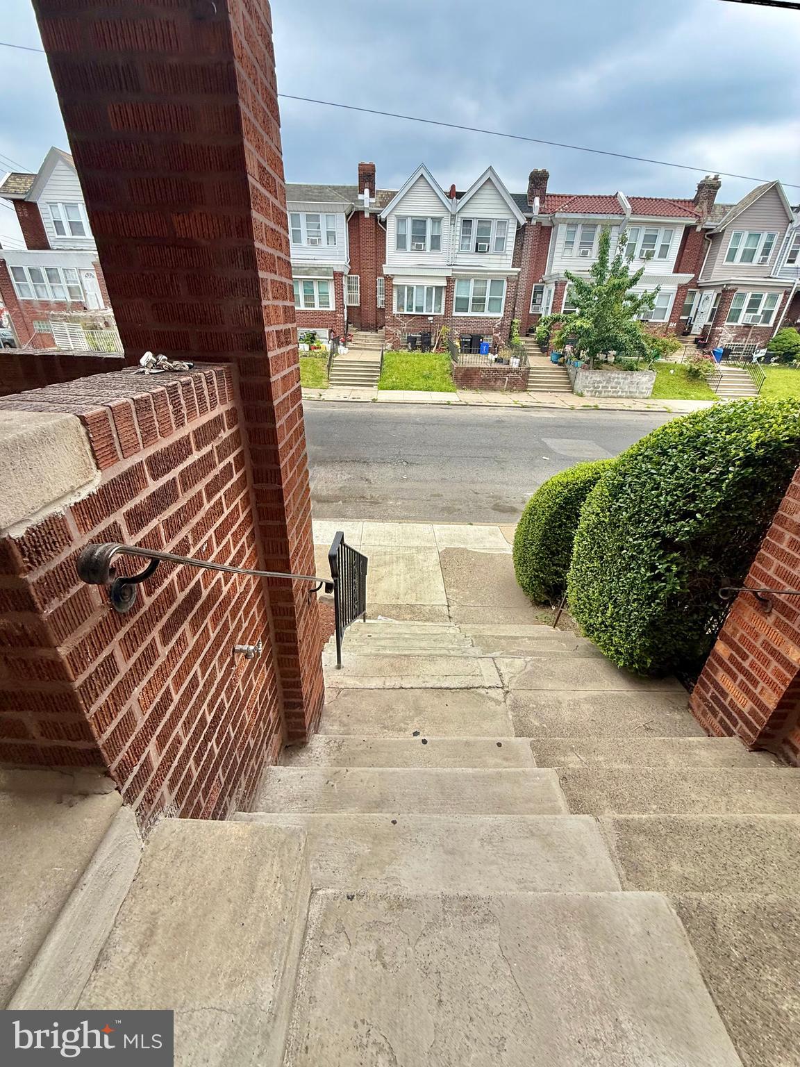 207 W NEDRO AVENUE