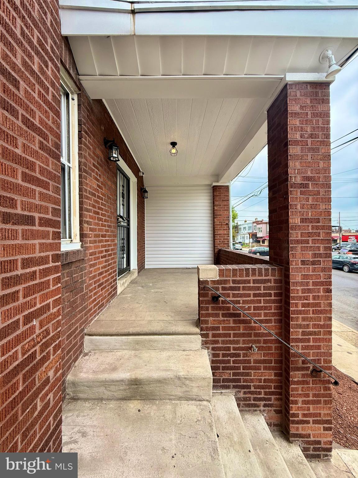 207 W NEDRO AVENUE