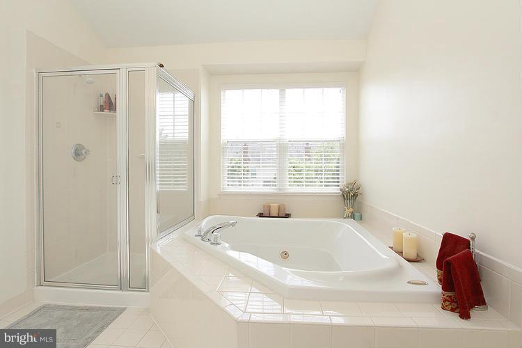 BELMONT COUNTRY CLUB - Residential Lease