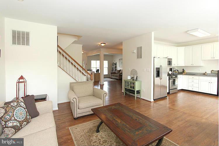 BELMONT COUNTRY CLUB - Residential Lease