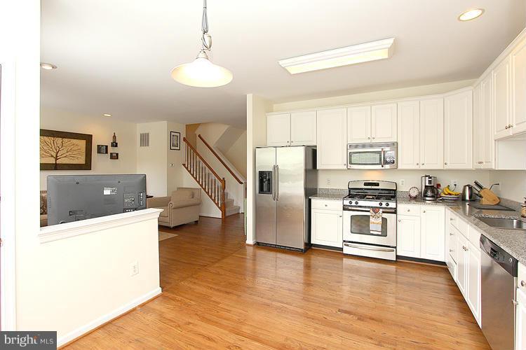 BELMONT COUNTRY CLUB - Residential Lease