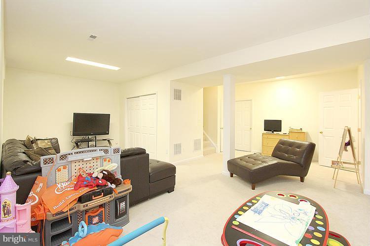 BELMONT COUNTRY CLUB - Residential Lease