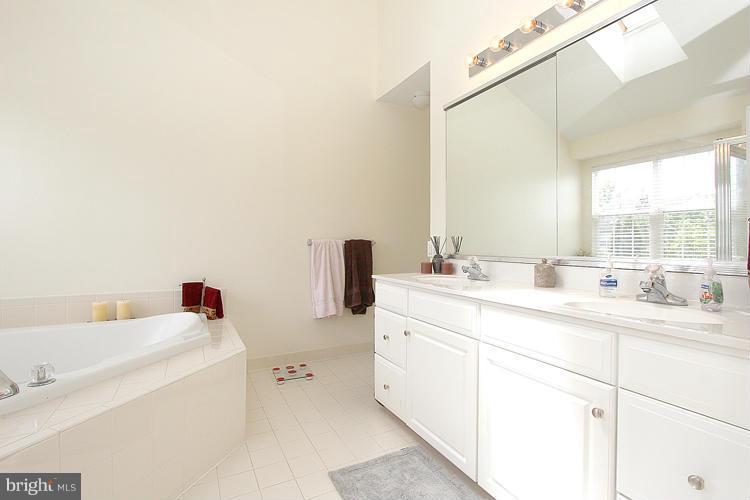 BELMONT COUNTRY CLUB - Residential Lease