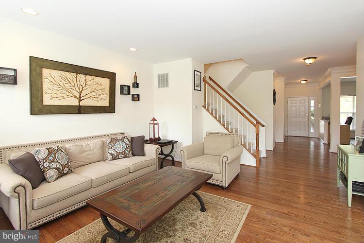 BELMONT COUNTRY CLUB - Residential Lease