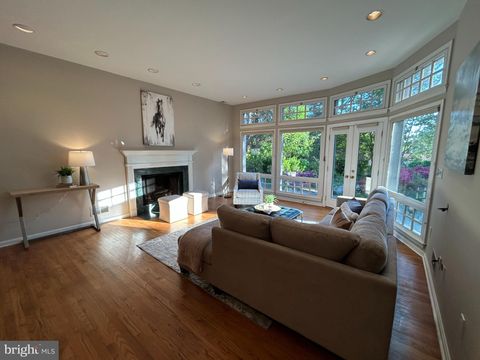 Photo of 6515 Old Chesterbrook Road, MCLEAN, VA 22101 (MLS # VAFX2308186)