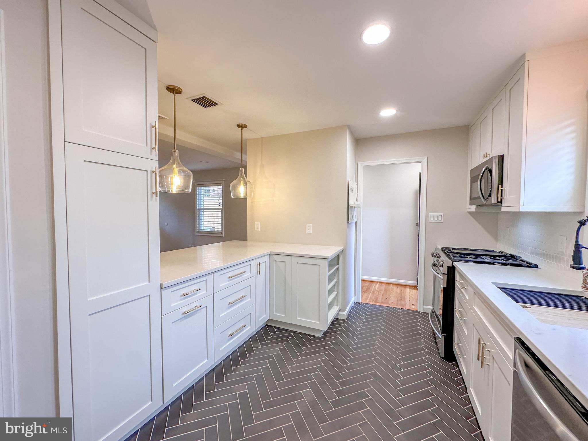 WARWICK VILLAGE - Residential Lease