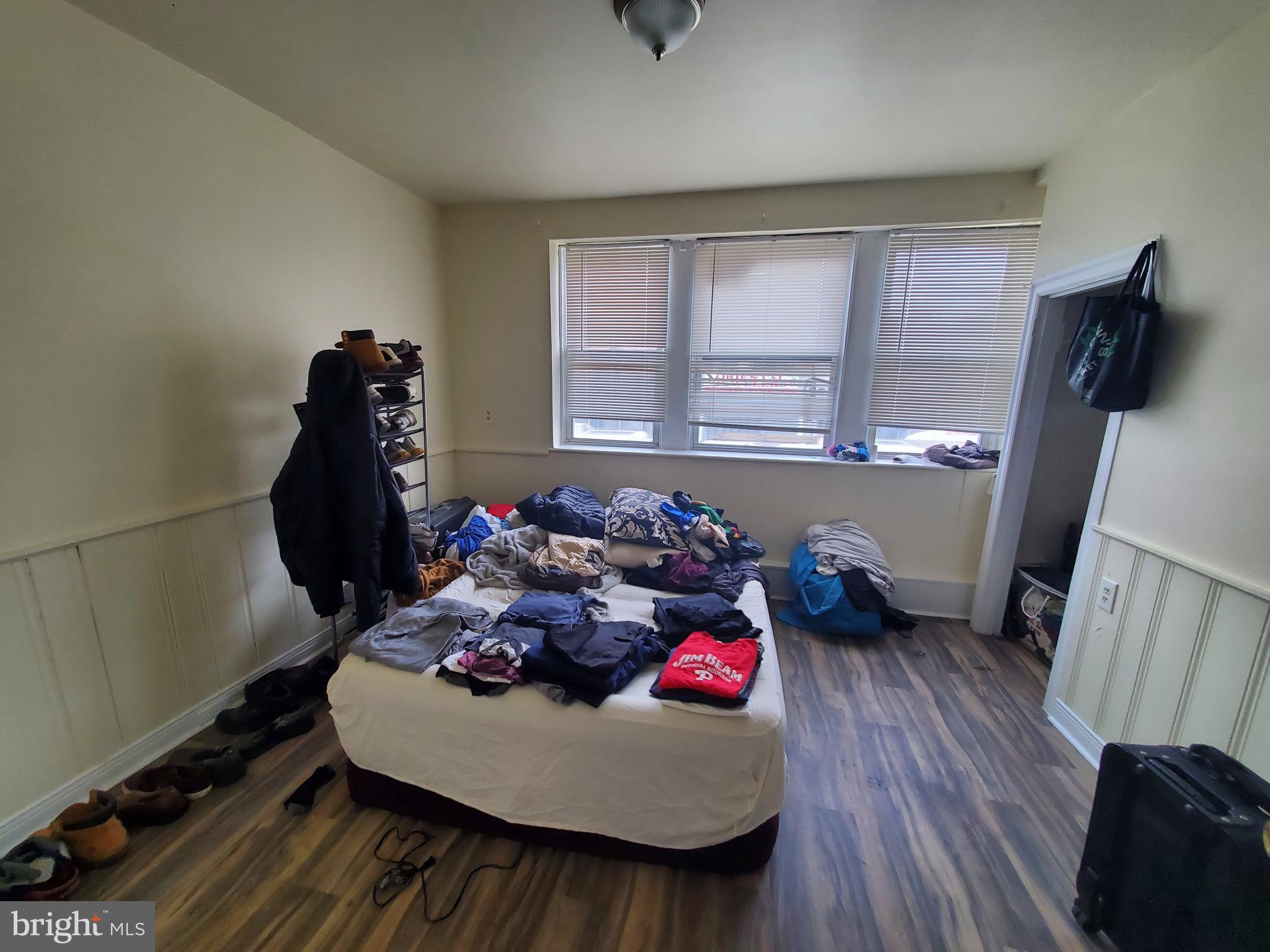 OLNEY - Commercial Sale