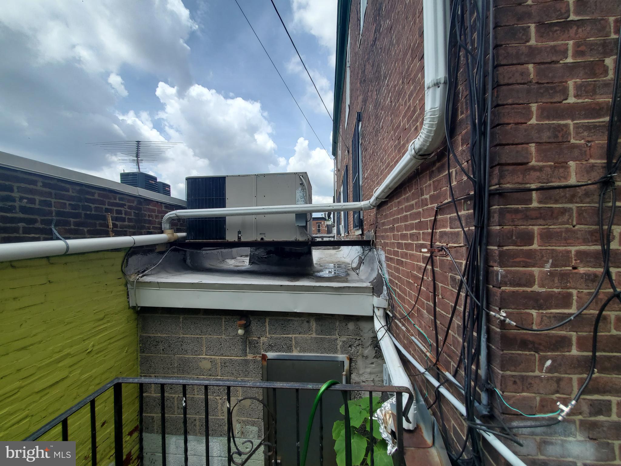 OLNEY - Commercial Sale