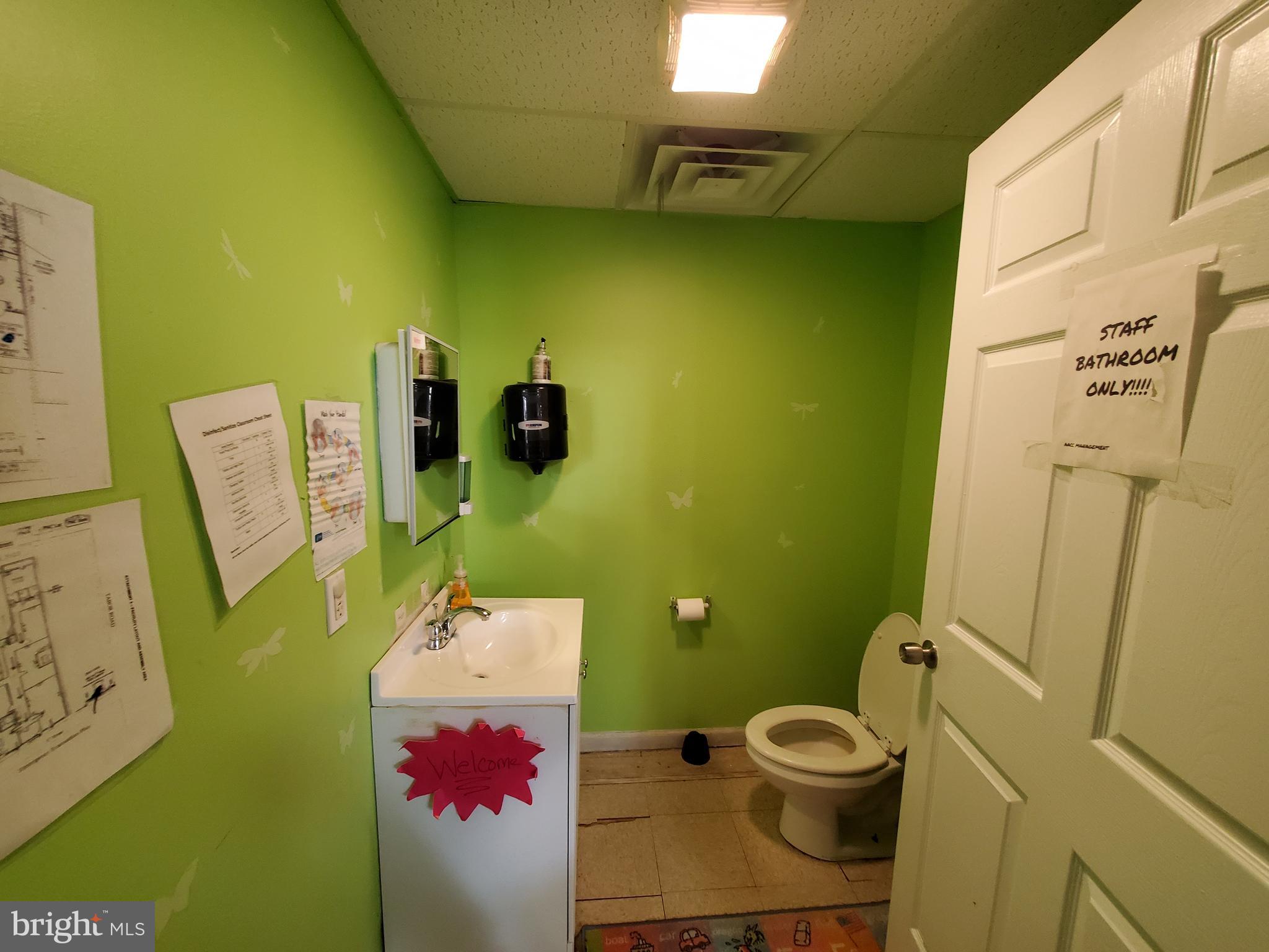 OLNEY - Commercial Sale