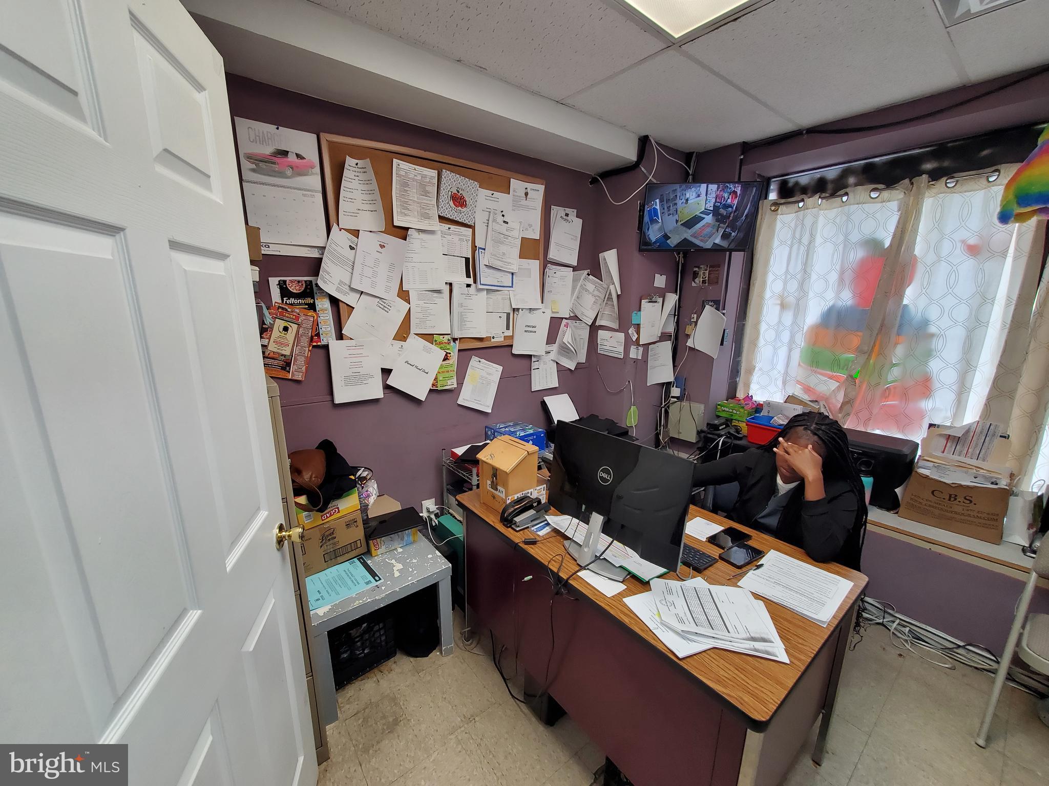 OLNEY - Commercial Sale